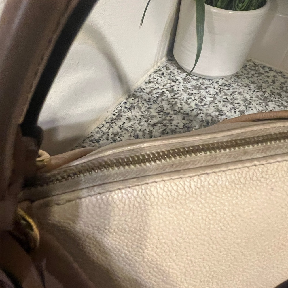 Louis Vuitton V Tote BB Empreinte - Picture 6 of 16
